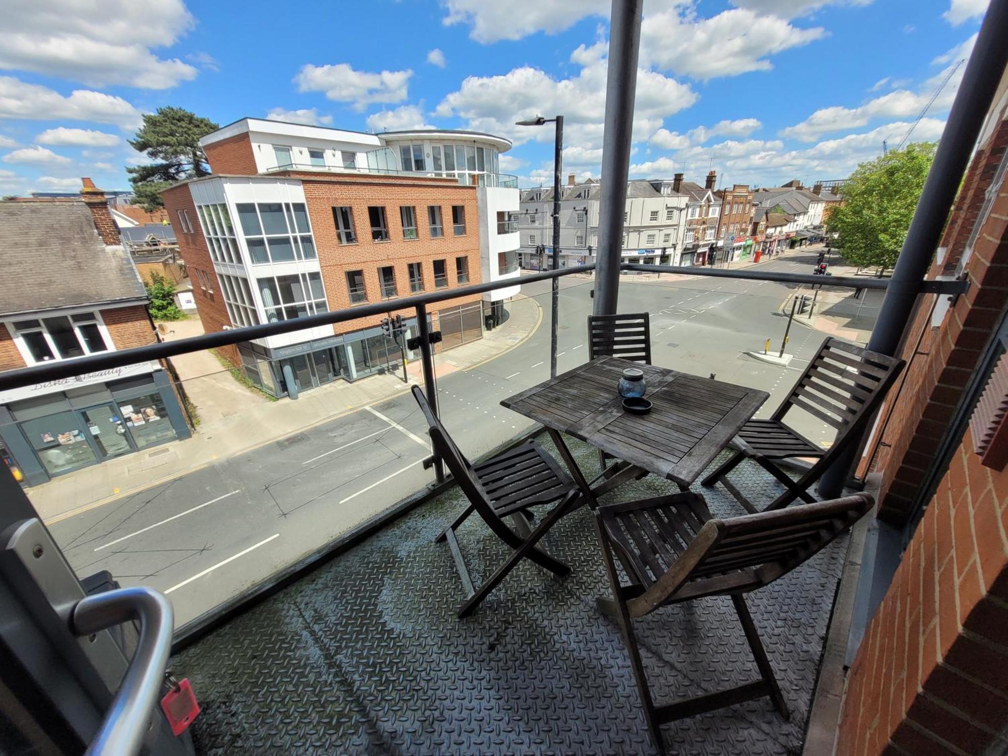 Lesley Court- A Lovely Spacious 2 Bedroom Apartment By Catchpole Stays Chelmsford Dış mekan fotoğraf